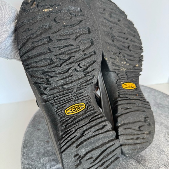 Keen Whisper Black Slides Sandals 38.5 8 - Picture 10 of 11